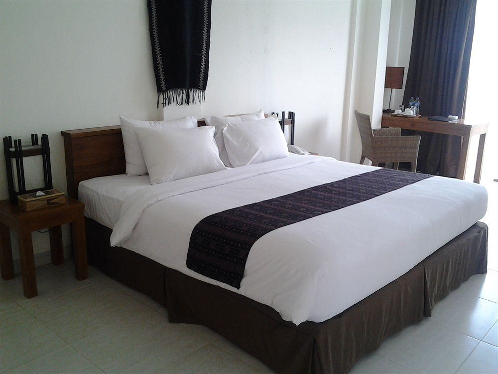 Luwansa Beach Resort Labuan Bajo Exterior photo