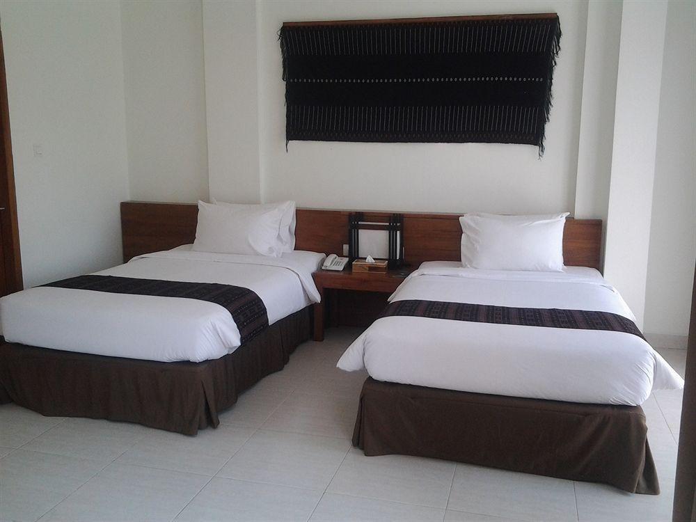 Luwansa Beach Resort Labuan Bajo Exterior photo