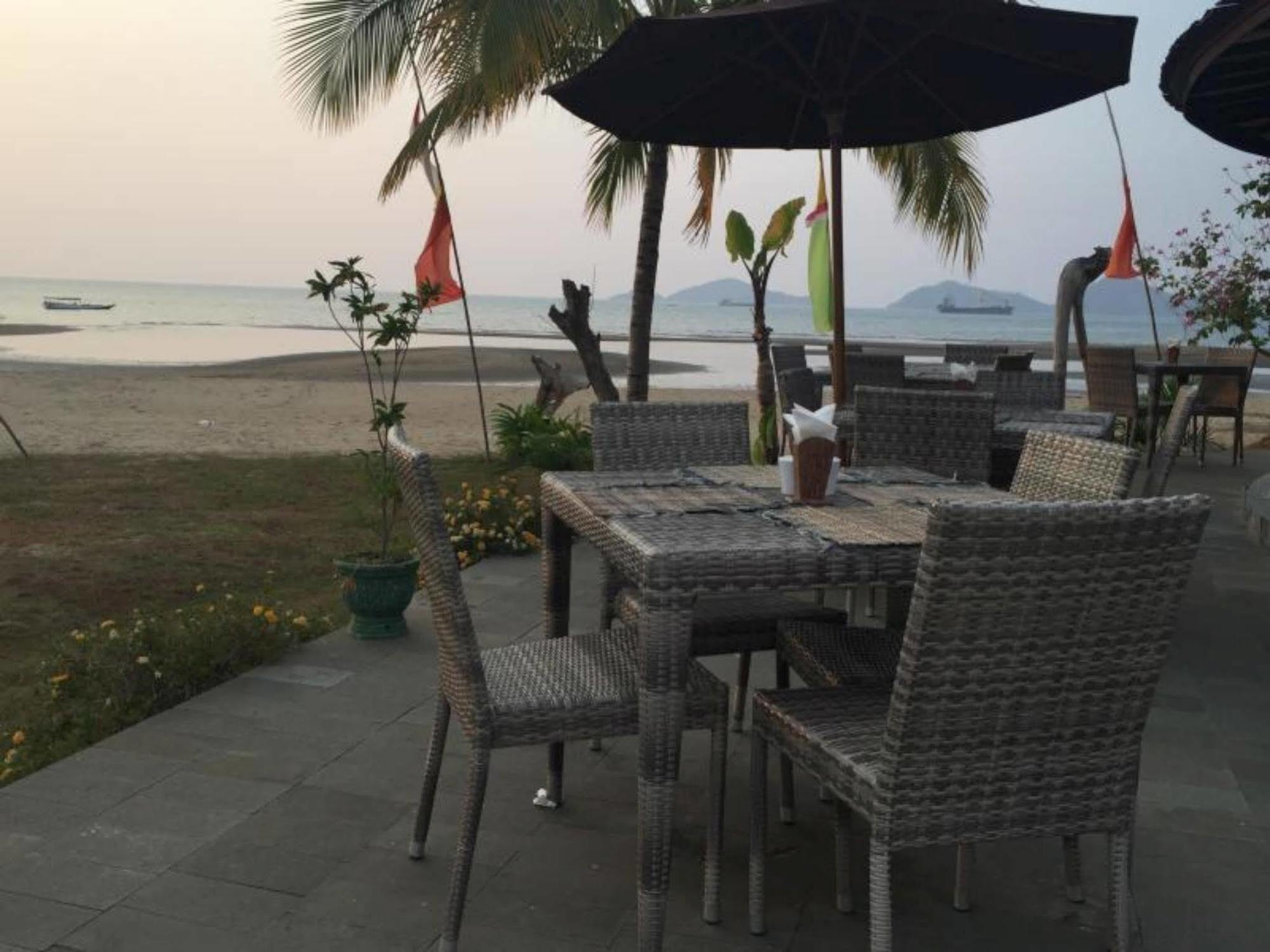 Luwansa Beach Resort Labuan Bajo Exterior photo