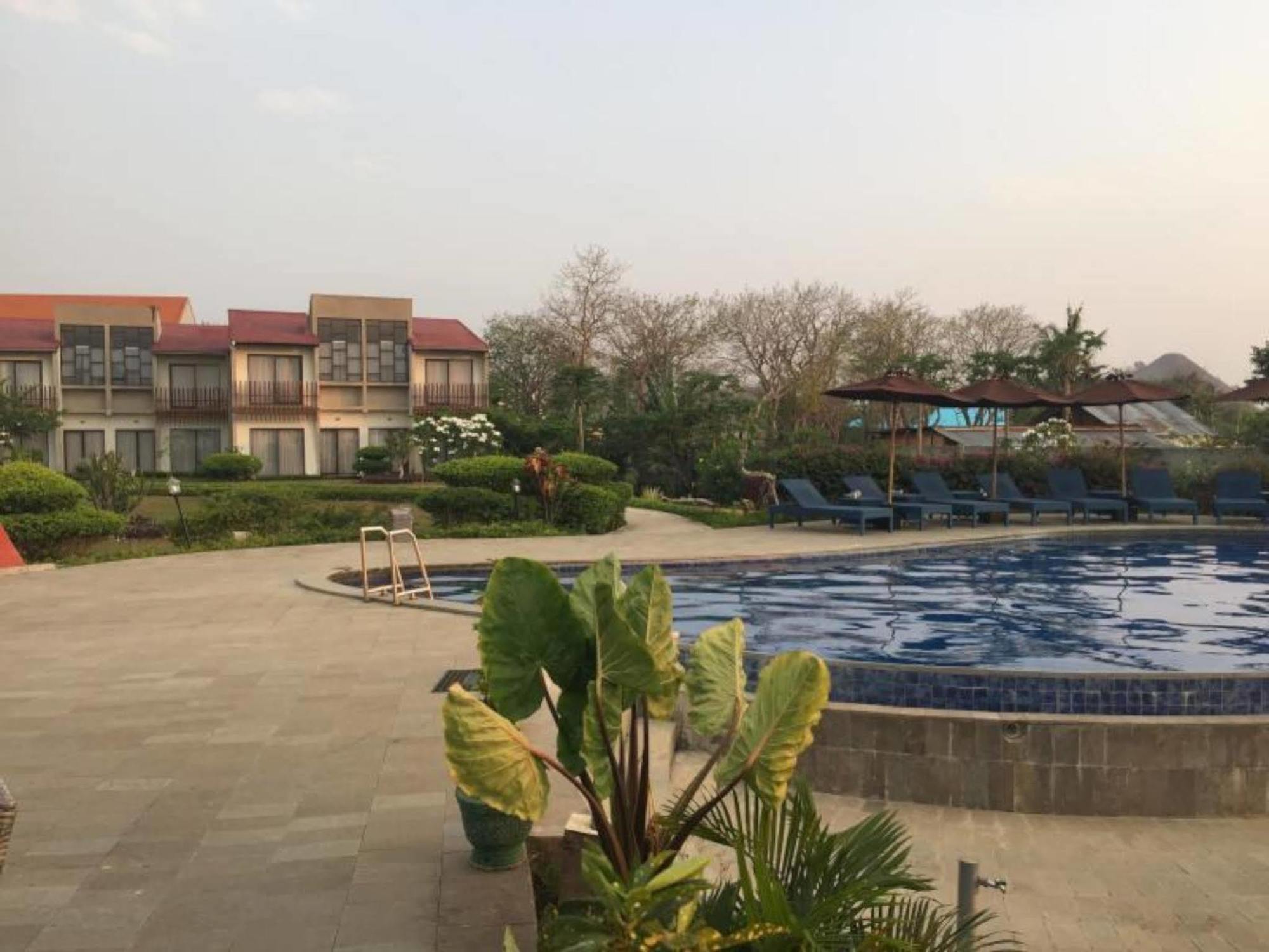 Luwansa Beach Resort Labuan Bajo Exterior photo