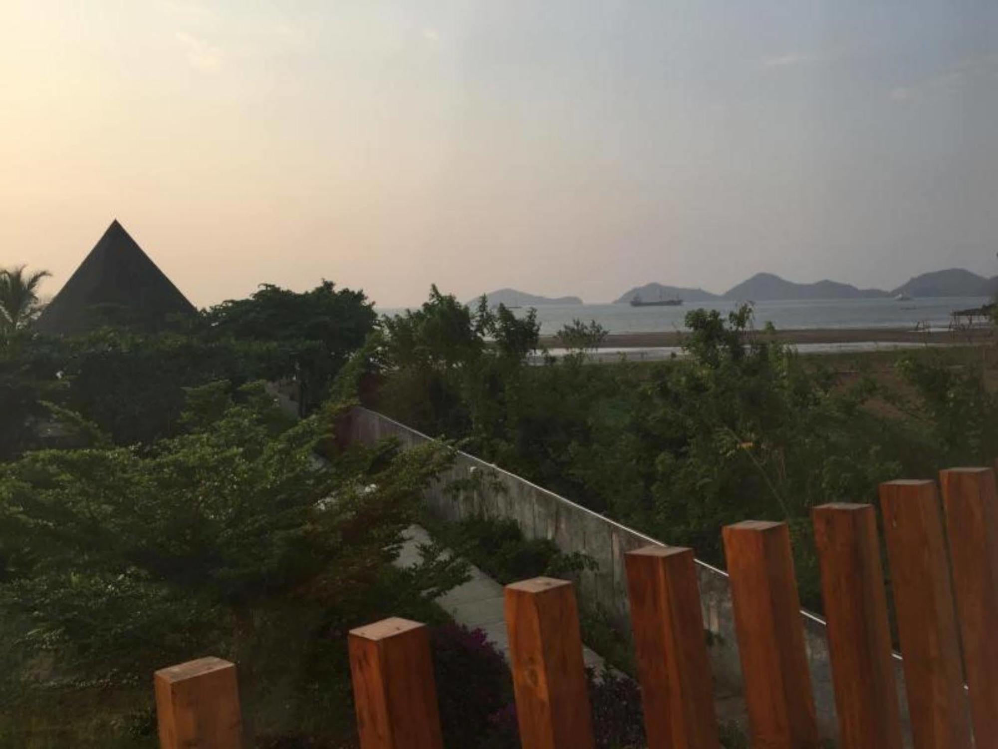 Luwansa Beach Resort Labuan Bajo Exterior photo