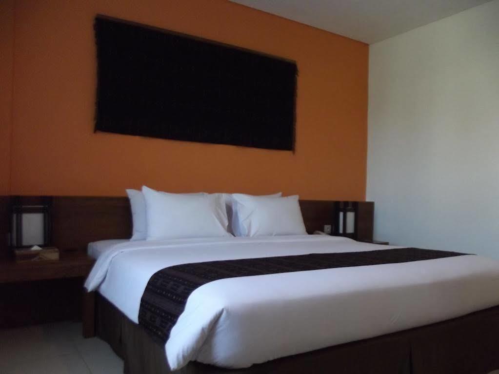 Luwansa Beach Resort Labuan Bajo Exterior photo