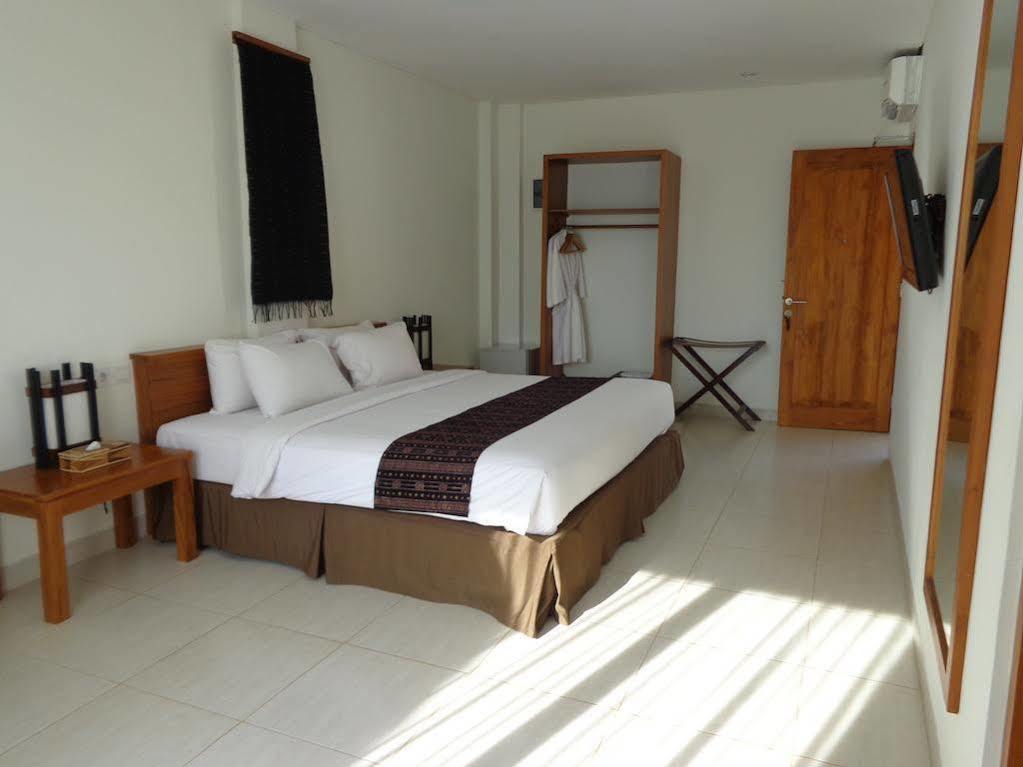 Luwansa Beach Resort Labuan Bajo Exterior photo