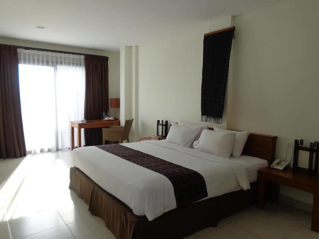 Luwansa Beach Resort Labuan Bajo Exterior photo